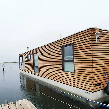 Mermaid-hausboote 4* ラーボエ