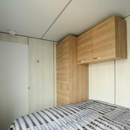 Mermaid-hausboote 4* ラーボエ